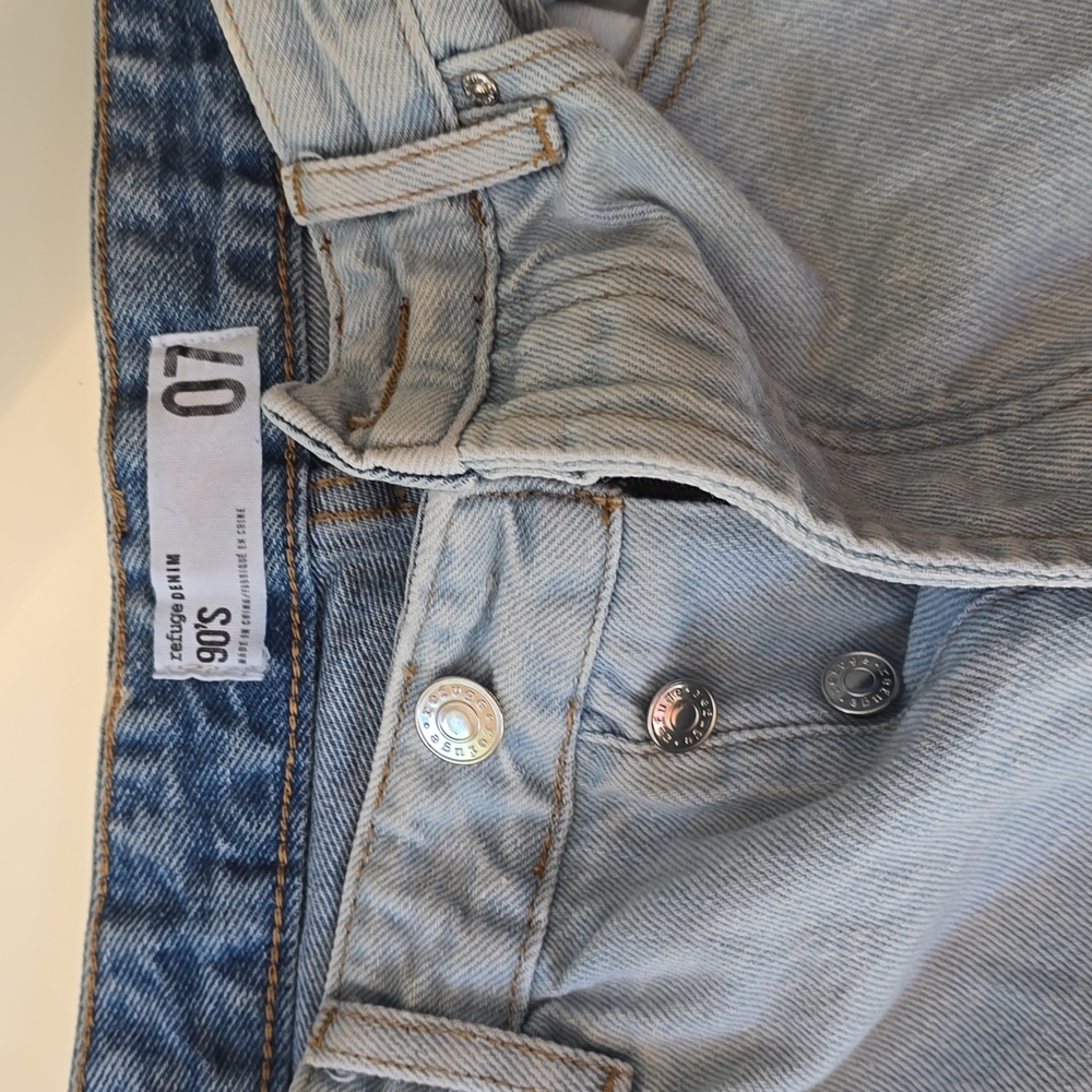 women's blue Jeans